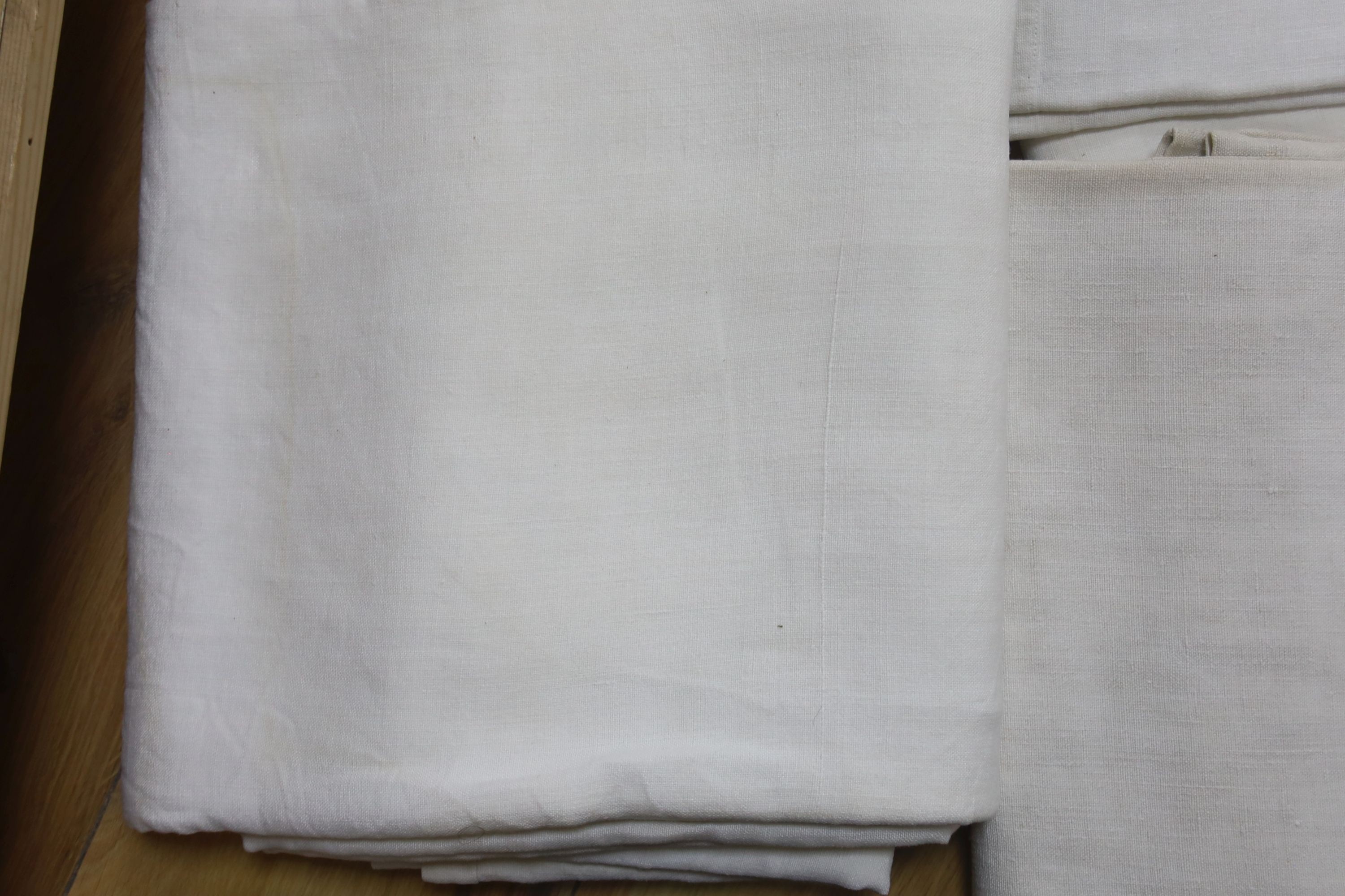 Six French provincial linen sheets